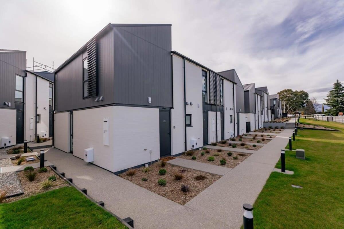 Alps And Lake Retreat Wanaka Albert Town エクステリア 写真